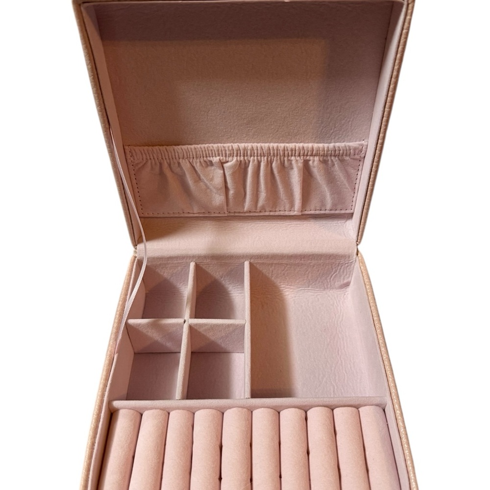 Elegant Pink Jewelry Organizer
